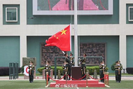 解放军驻澳门部队举行第十九次军营开放活动