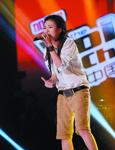 女歌手发文称遭遇车祸，瞳孔散掉半年开颅2次