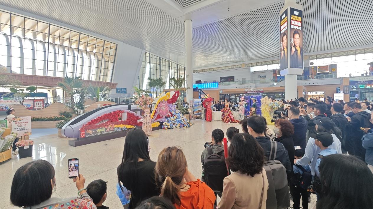 “五一”乘“赏花之旅”列车，赴“旅居云南”之约