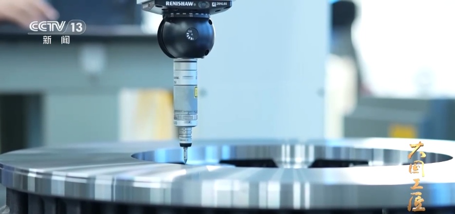 大国工匠 | 0.005毫米,他在微米级挑战中锻造高铁零件 大国工匠 | 0.005毫米,他在微米级挑战中锻造高铁零件
