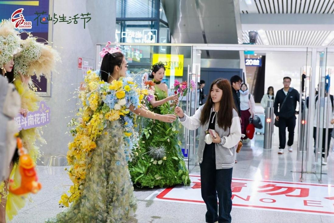 “五一”乘“赏花之旅”列车，赴“旅居云南”之约