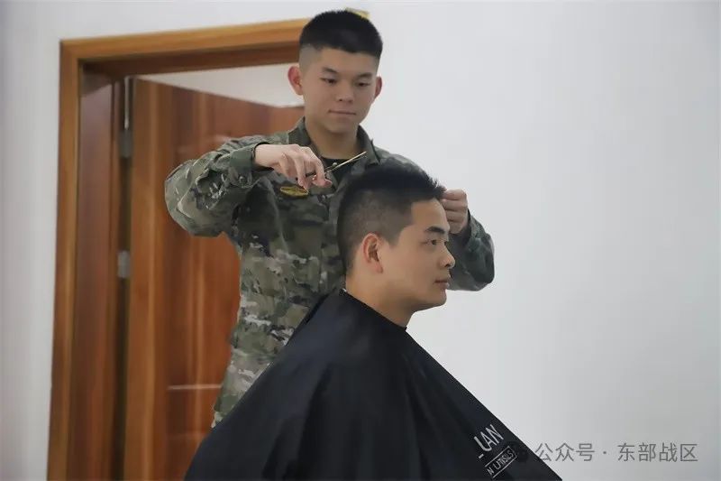 今天,致敬军营最美“劳动者” 今天,致敬军营最美“劳动者”