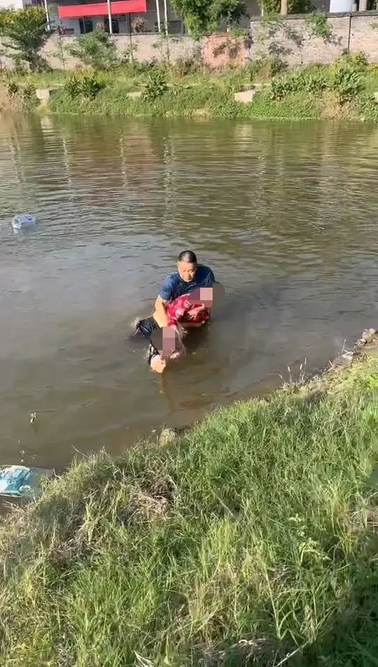 母子双双落水!危急时刻,59岁的他挺身而出 母子双双落水!危急时刻,59岁的他挺身而出