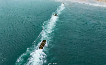 装甲战车海上乘风破浪大片