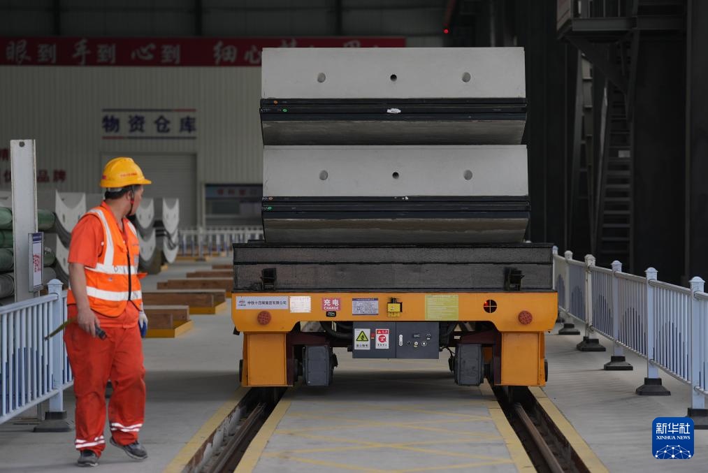 浙江：甬舟铁路金塘海底隧道持续掘进