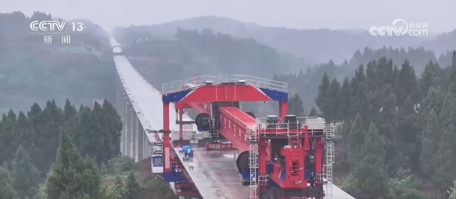 “五一”假期重点工程建设不停步 一线建设者们用劳动诠释“最美”