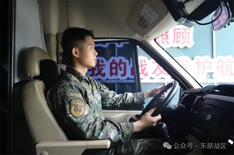 今天,致敬军营最美“劳动者” 今天,致敬军营最美“劳动者”