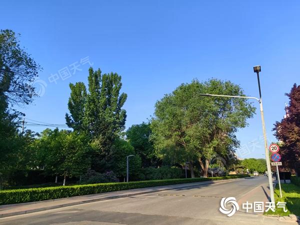 五一假期首日北京晴朗伴大风 温差较大早晚需添衣 五一假期首日北京晴朗伴大风 温差较大早晚需添衣
