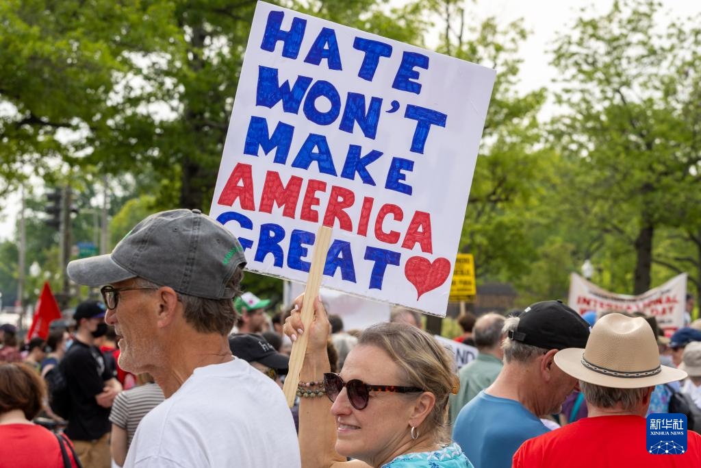 美国多地举行“五一”劳动节示威活动