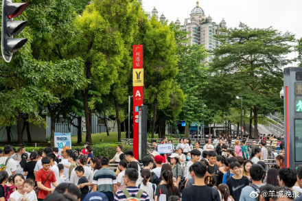 今晚广州塔持续火爆,地铁三号线人多时将飞站 今晚广州塔持续火爆,地铁三号线人多时将飞站