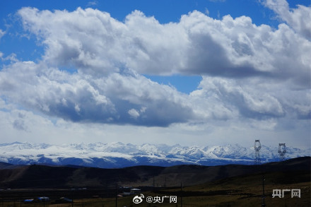 青海门源云海雪山同框好震撼 青海门源云海雪山同框好震撼