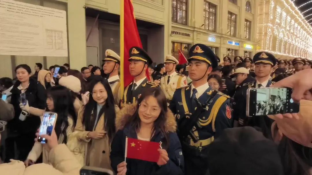 帅哭了！这就是中国军人的魅力！
