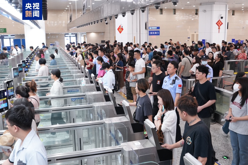 横琴口岸“五一”假期人车两旺 单日客流车流双创历史新高