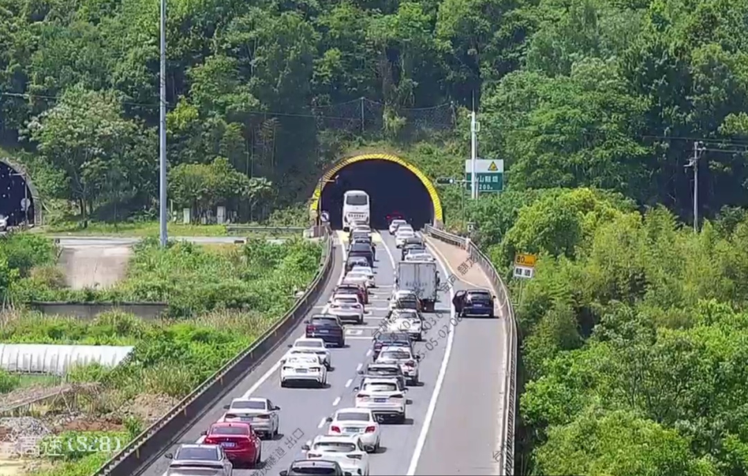 事发浙江高速！听闻噩耗，女子情绪崩溃突发急症…