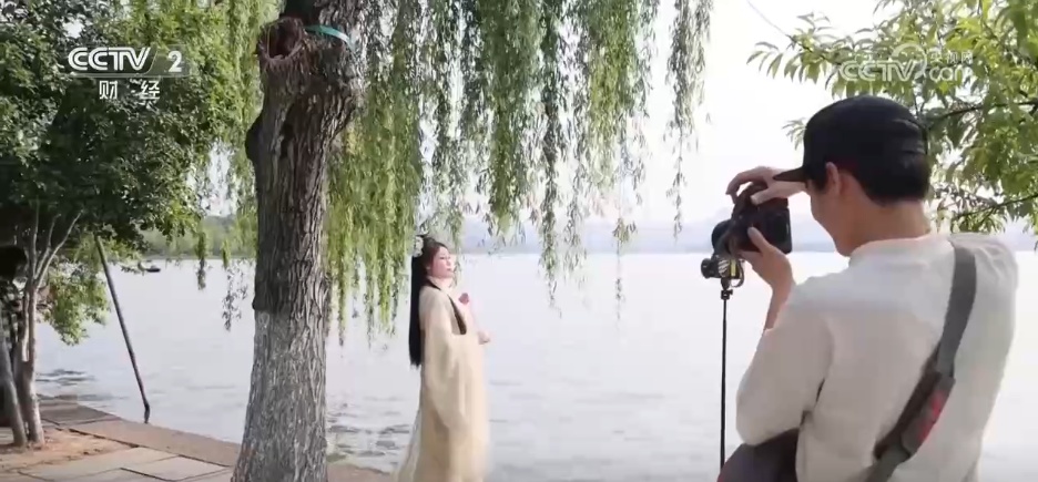 打卡专属路线、沉浸式旅拍……文旅消费频“上新” 激活假日经济新引擎