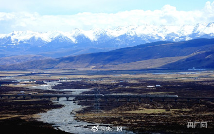青海门源云海雪山同框好震撼 青海门源云海雪山同框好震撼