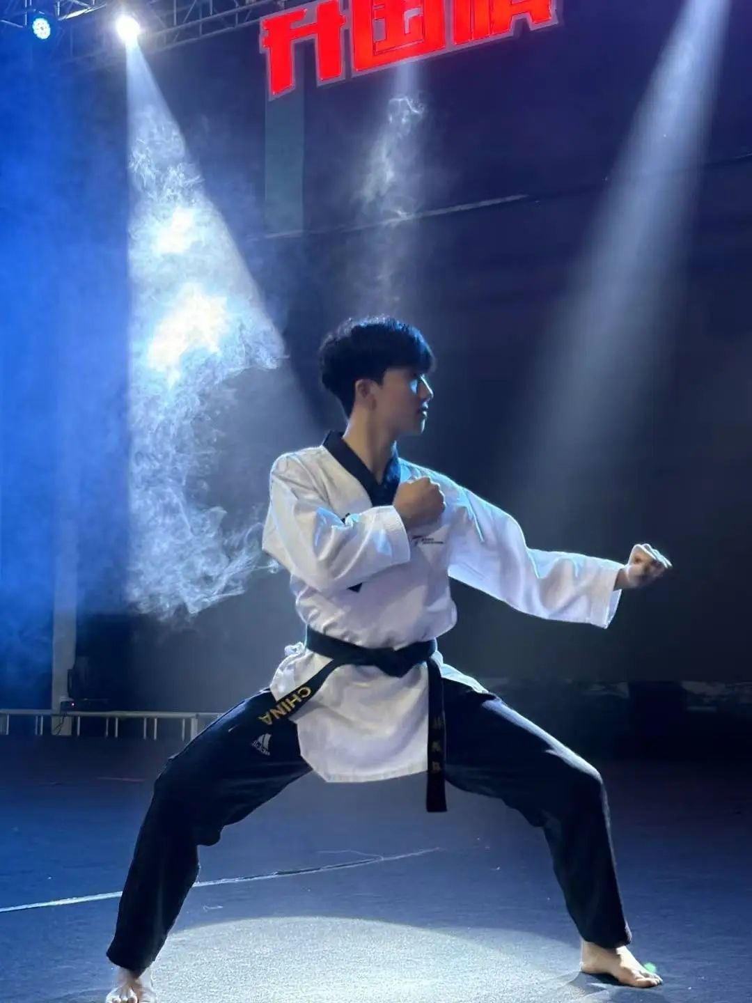 “旋风六连踢”太帅了!19岁少年定下小目标:冲击大运会冠军 “旋风六连踢”太帅了!19岁少年定下小目标:冲击大运会冠军