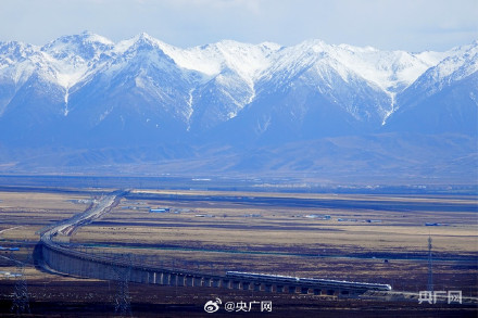 青海门源云海雪山同框好震撼 青海门源云海雪山同框好震撼