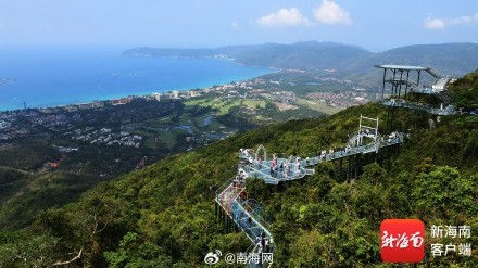 “五一”假期首日,游客体验三亚热带雨林游 “五一”假期首日,游客体验三亚热带雨林游