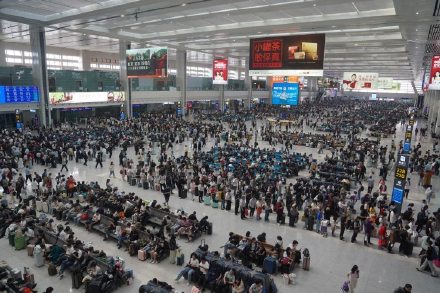 32.9万人次！“五一”首日 重庆火车站单日旅客发送量创新高