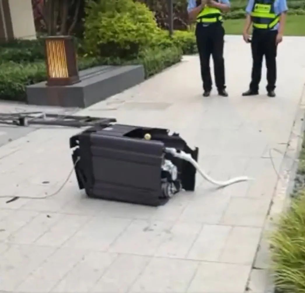 天降洗衣机!原因很离谱…… 天降洗衣机!原因很离谱……