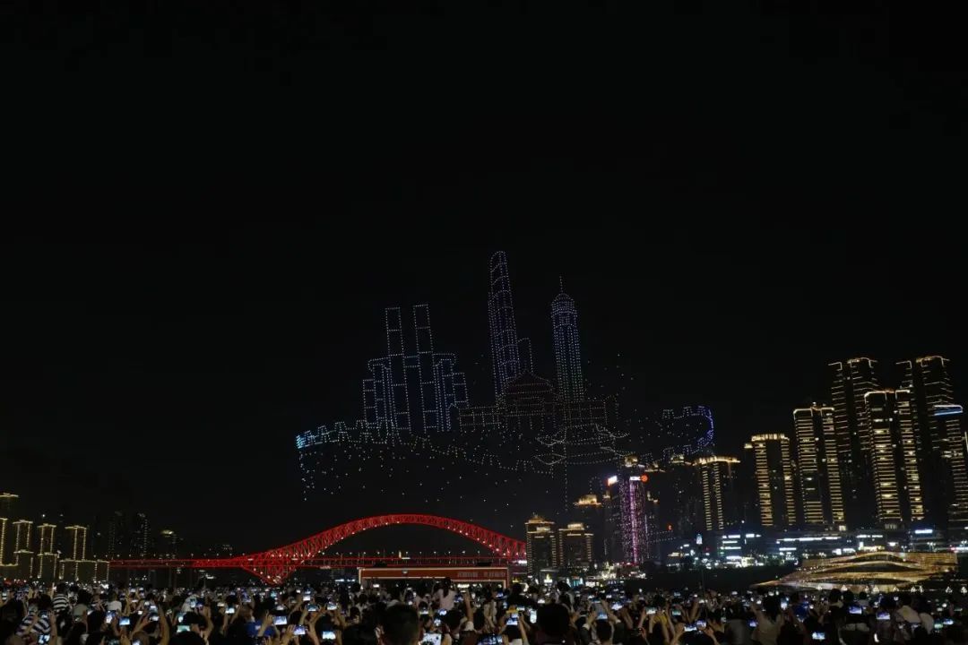 “没看够？”重庆无人机灯光秀五一焕新出圈，精彩看过来→