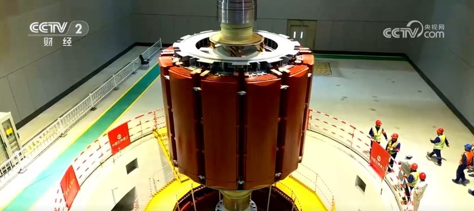 坚守工作岗位 假期不停工 建设者们用奋斗诠释“劳动最光荣” 坚守工作岗位 假期不停工 建设者们用奋斗诠释“劳动最光荣”