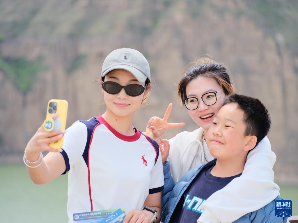 呼和浩特：五一乡村游火热 老牛湾引客来