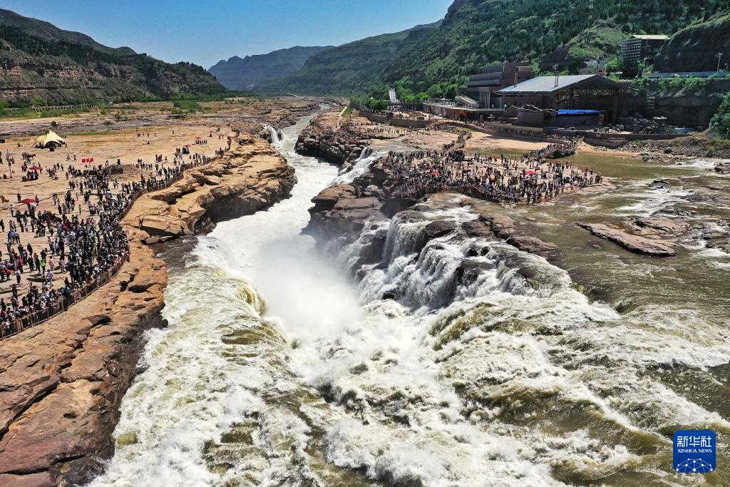 壶口飞瀑迎客来