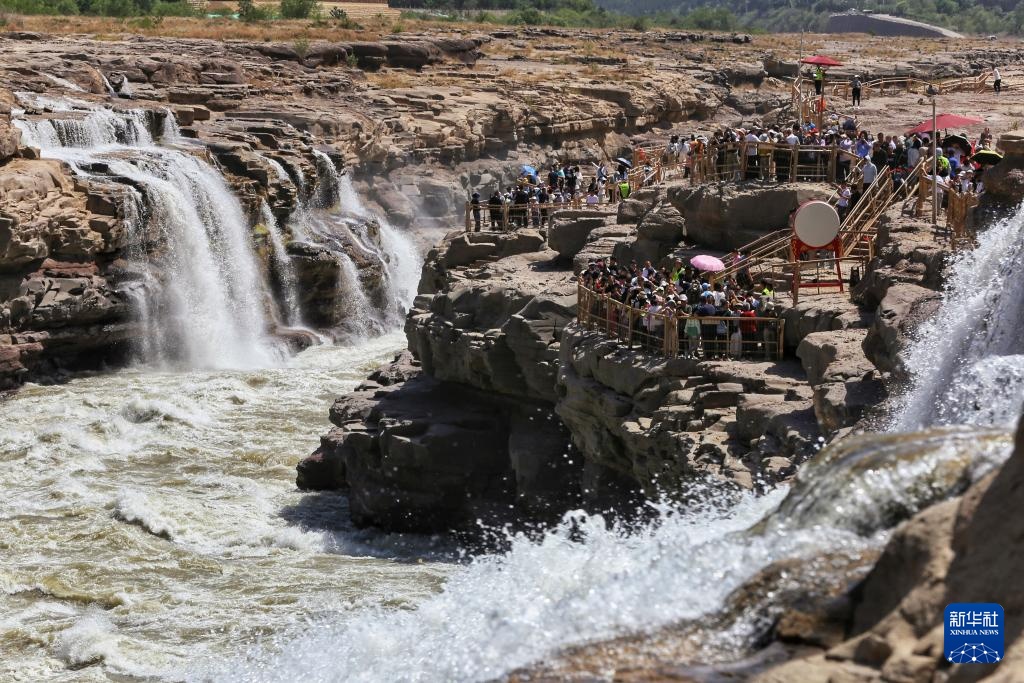 壶口飞瀑迎客来