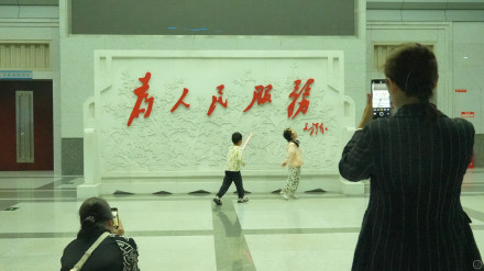 荣昌真的接住了“泼天流量”:五一首日游客总数破35万,政府大楼都成了打卡点 荣昌真的接住了“泼天流量”:五一首日游客总数破35万,政府大楼都成了打卡点