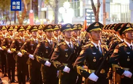 帅哭了！这就是中国军人的魅力！