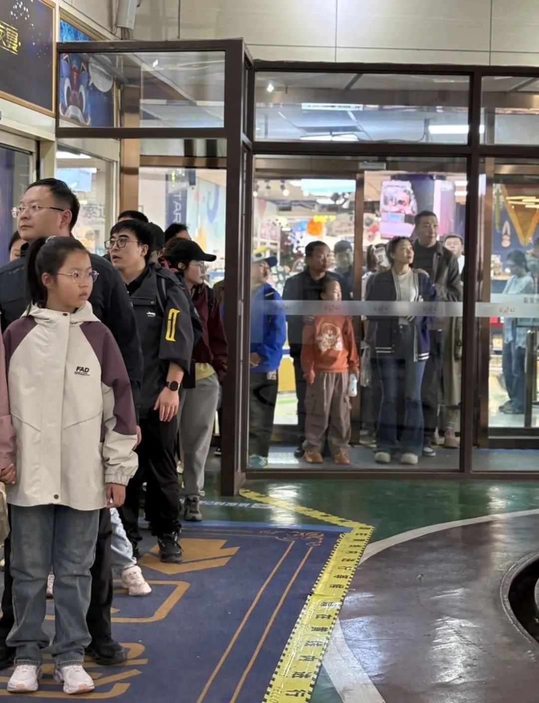 变身“丁香专列”,穿越“空中花廊”丨松花江索道单日客流破1万人次 变身“丁香专列”,穿越“空中花廊”丨松花江索道单日客流破1万人次