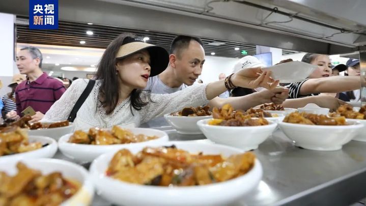 “宠客”模式开启!“五一”假期旅游第一餐,可以直奔政府食堂 “宠客”模式开启!“五一”假期旅游第一餐,可以直奔政府食堂