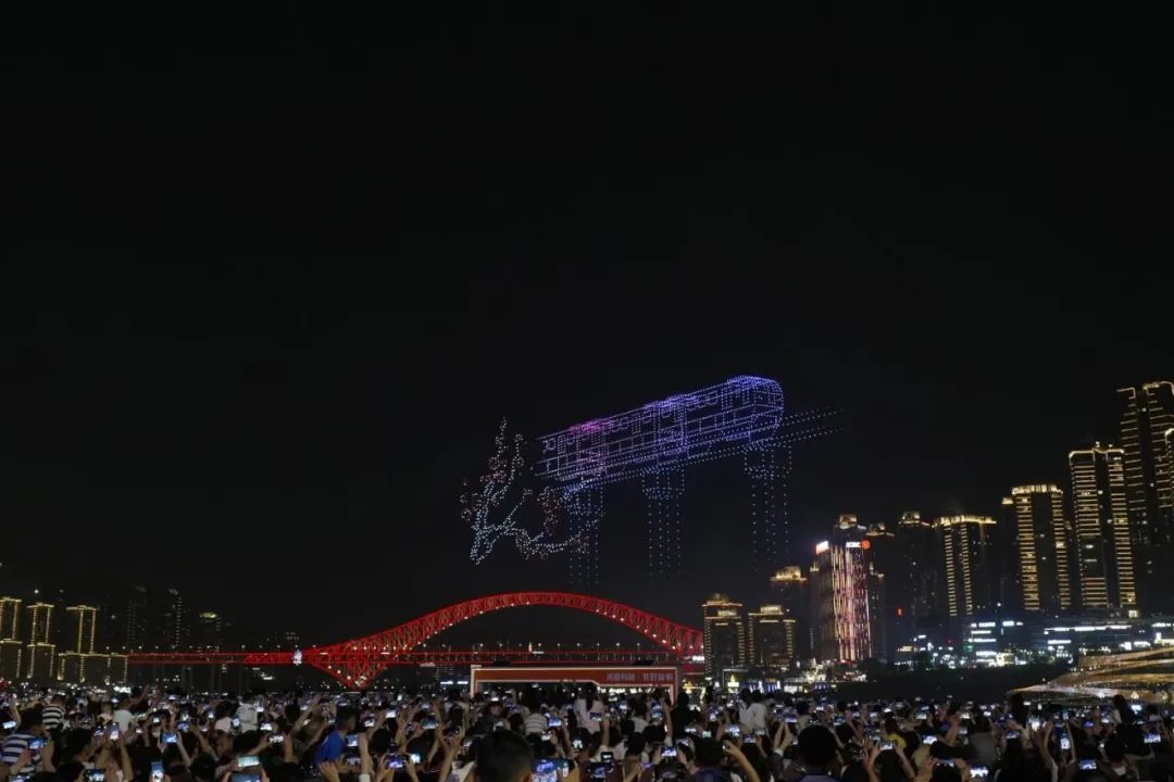 “没看够？”重庆无人机灯光秀五一焕新出圈，精彩看过来→