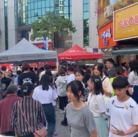 “卤鹅顶流“引爆荣昌！五一假期首日线下销售量同比增长446%