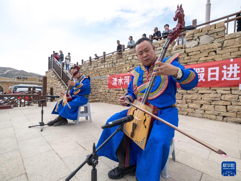 呼和浩特：五一乡村游火热 老牛湾引客来