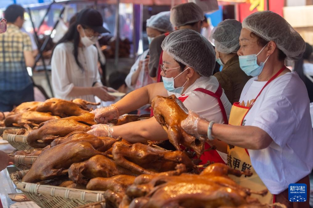 重庆荣昌:“卤鹅”带火“五一”假期 重庆荣昌:“卤鹅”带火“五一”假期