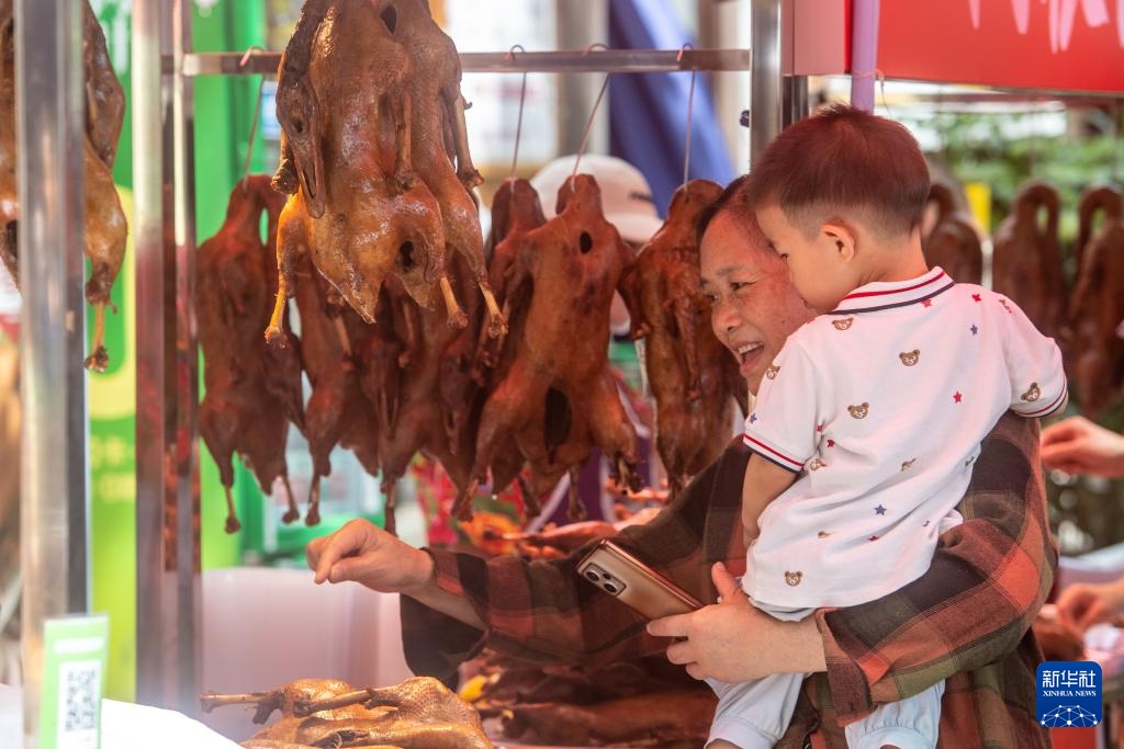 重庆荣昌:“卤鹅”带火“五一”假期 重庆荣昌:“卤鹅”带火“五一”假期