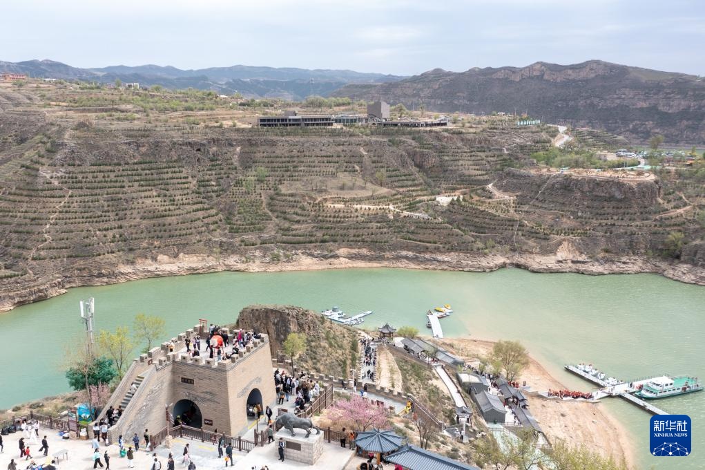 呼和浩特：五一乡村游火热 老牛湾引客来