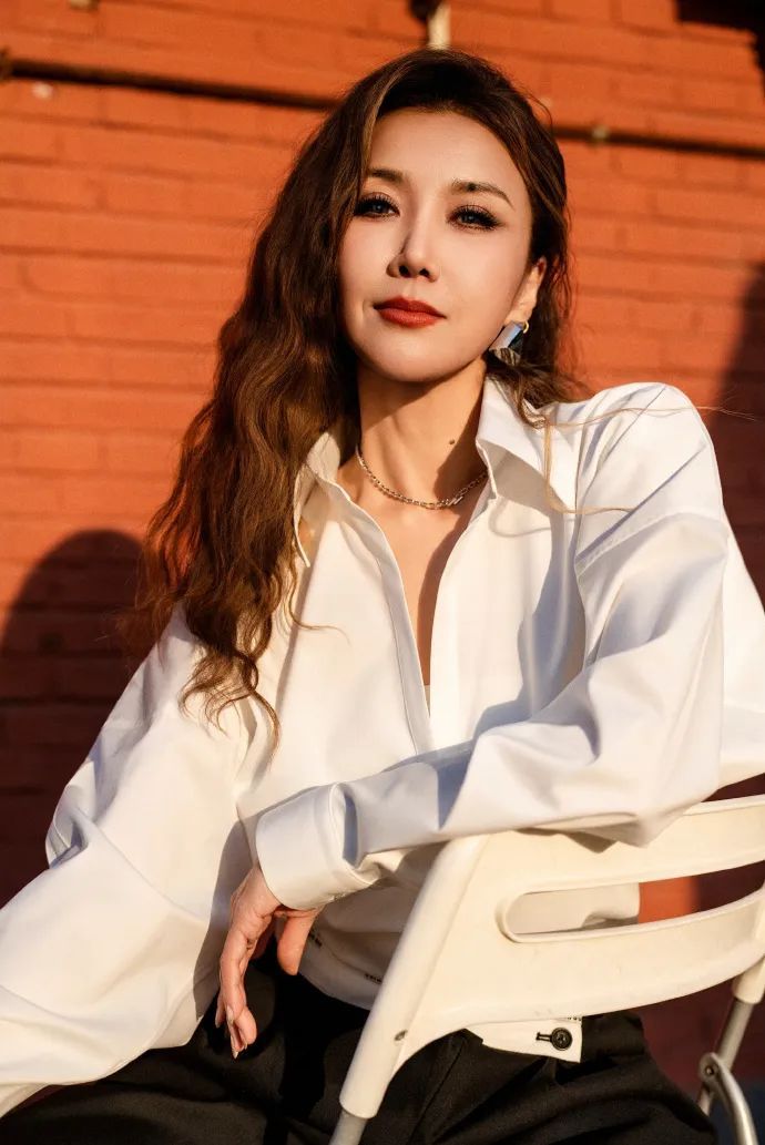 歌手王蓉回应再次走红:通告比以前多,站在新舞台上“兴奋到发抖” 歌手王蓉回应再次走红:通告比以前多,站在新舞台上“兴奋到发抖”