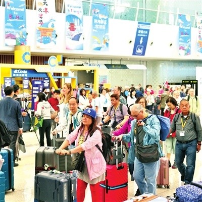 天津国际邮轮母港复航以来首次“三船同靠”