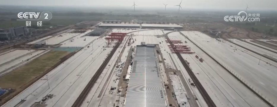 坚守工作岗位 假期不停工 建设者们用奋斗诠释“劳动最光荣” 坚守工作岗位 假期不停工 建设者们用奋斗诠释“劳动最光荣”