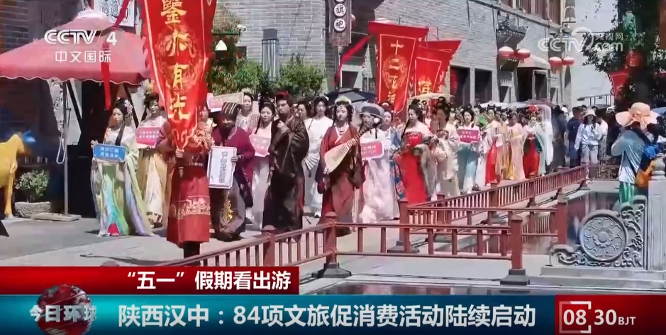 起龙船、梦幻夜游……各地“花式揽客”各出奇招 搅动文旅市场“一池春水”