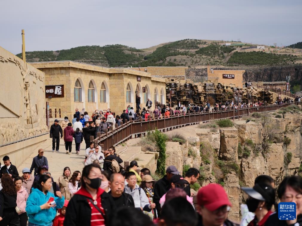 呼和浩特：五一乡村游火热 老牛湾引客来