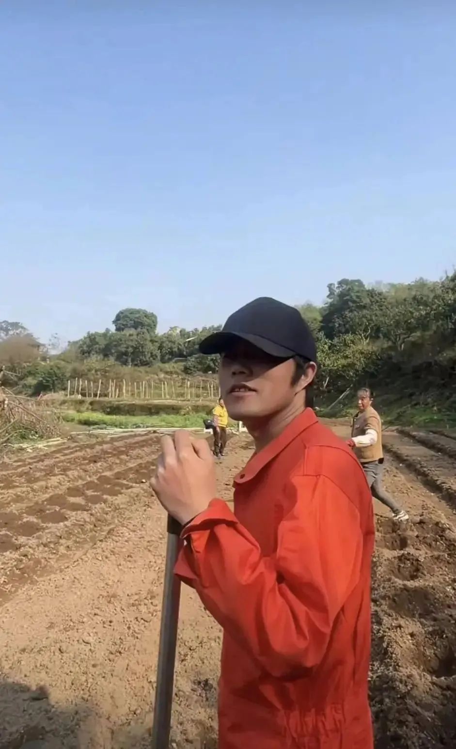 撞脸周杰伦走红！泉州菜伦：我唱歌不行，种地是专业的