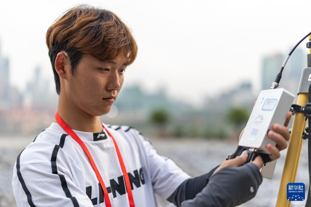 新职业故事丨无人机飞行工程师陆子祥：愿夜空“繁星”更璀璨