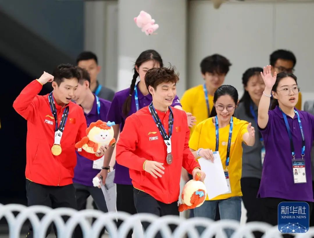 湖北运动员王宗源、郑九源包揽男子3米板冠亚军