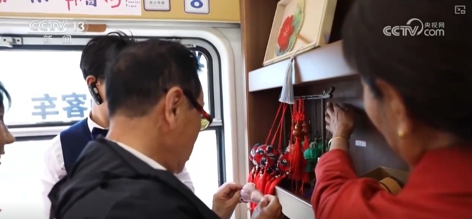 “车票+景区+酒店”织就辐射网 银发列车构建移动文化消费体验空间