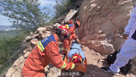 北京82岁老人独自爬野山摔伤 北京82岁老人独自爬野山摔伤